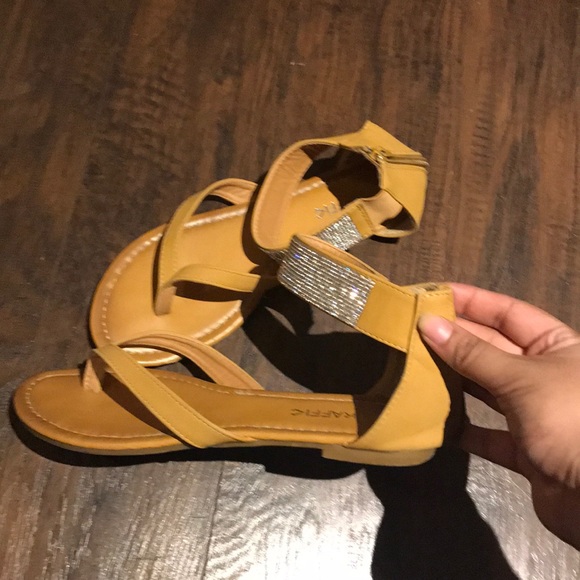 Sandals - Picture 2 of 3